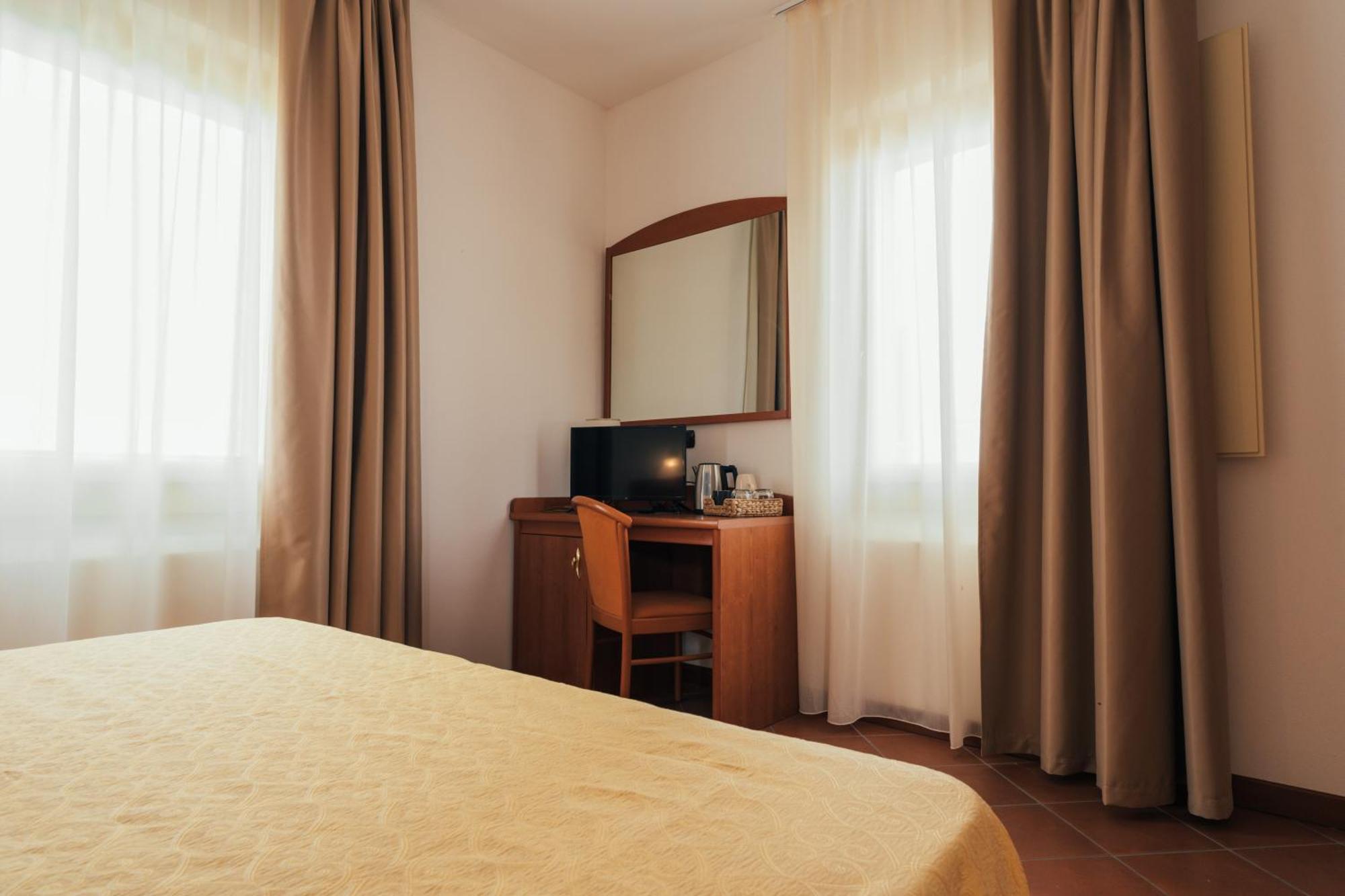 Albergo Cane Доцца Экстерьер фото