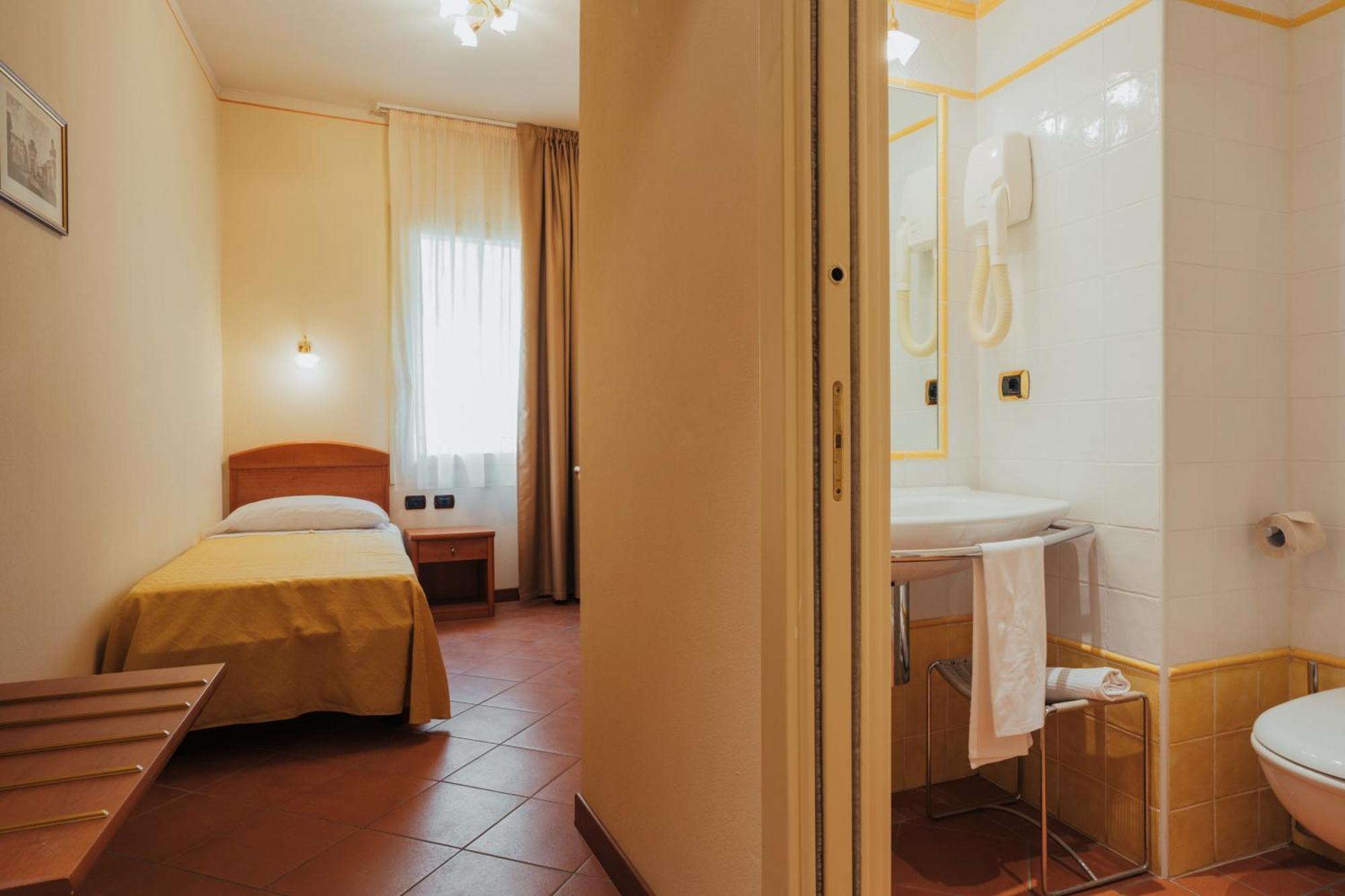 Albergo Cane Доцца Экстерьер фото