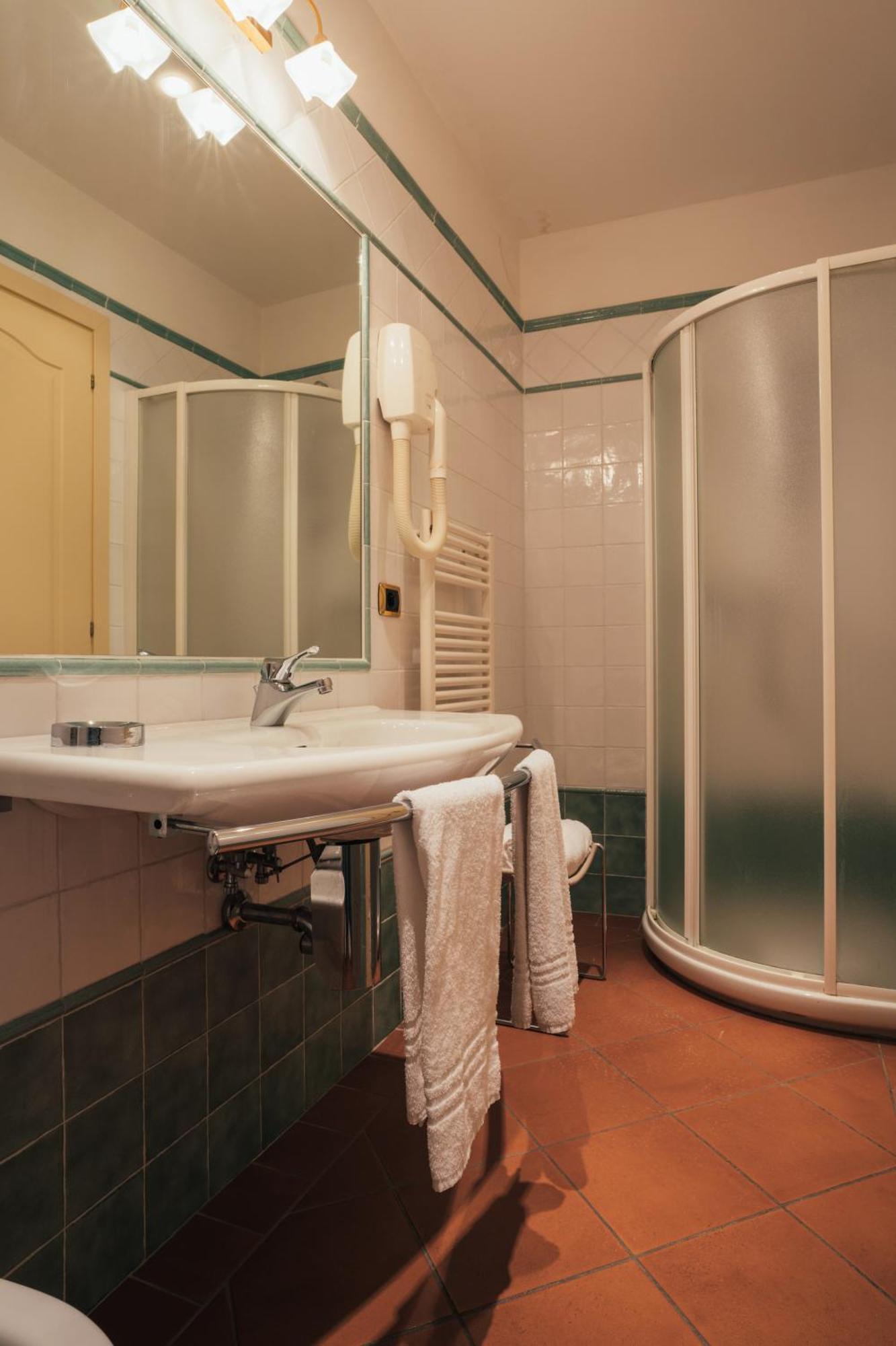 Albergo Cane Доцца Экстерьер фото